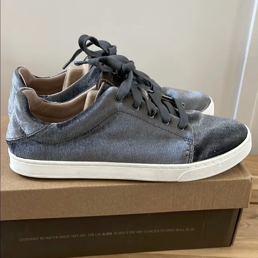 OluKai Pehuea Li Lanui Charcoal Velvet Sneakers Sz 8.5 - Picture 4 of 10